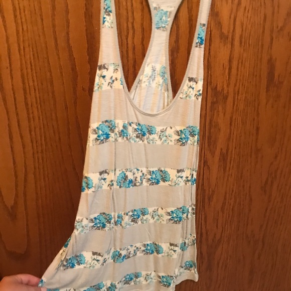 Tops - Picture 4 of 7